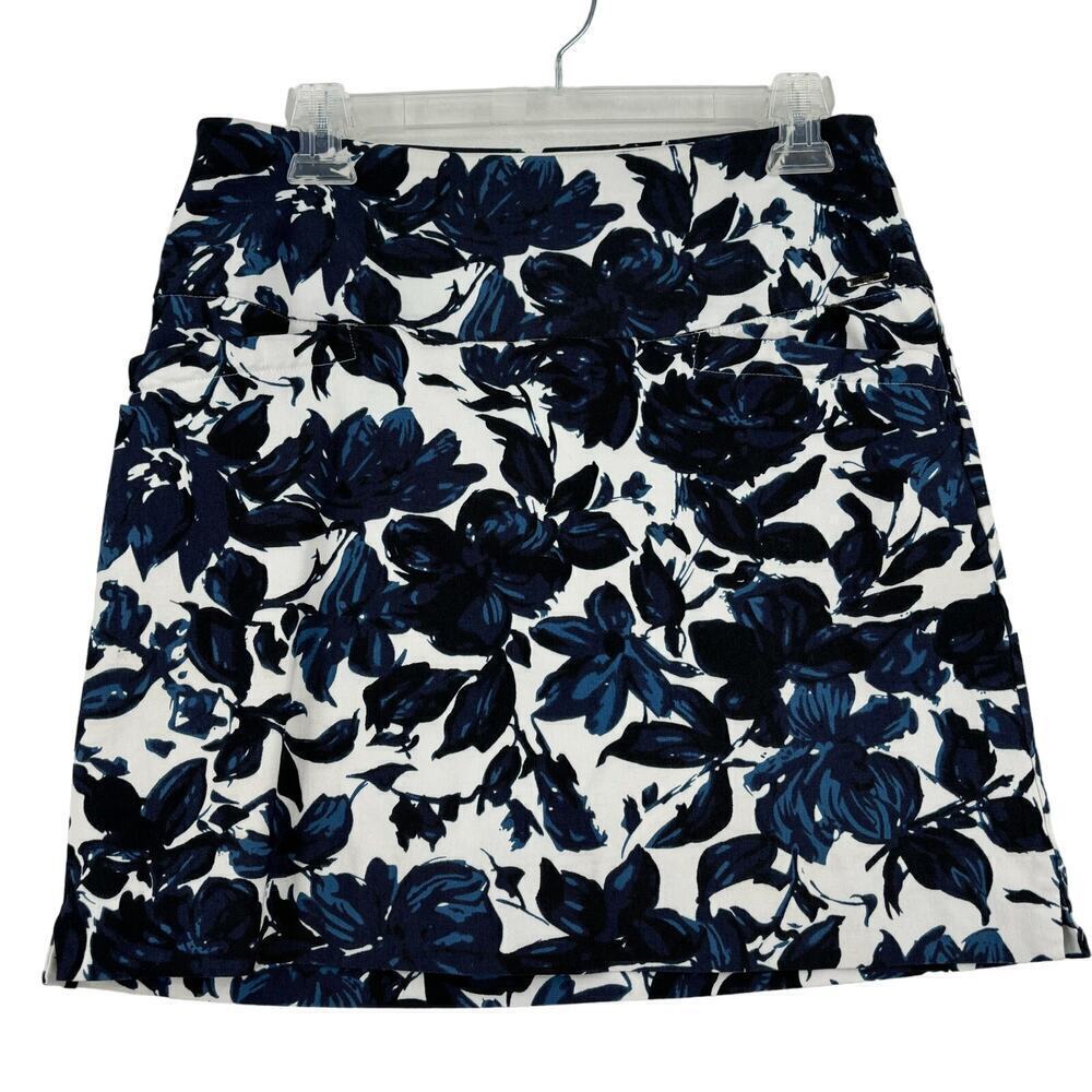 S C & Co Skort Size M Navy Floral Pull On Skirt Shorts‎ Stretch Tummy Control